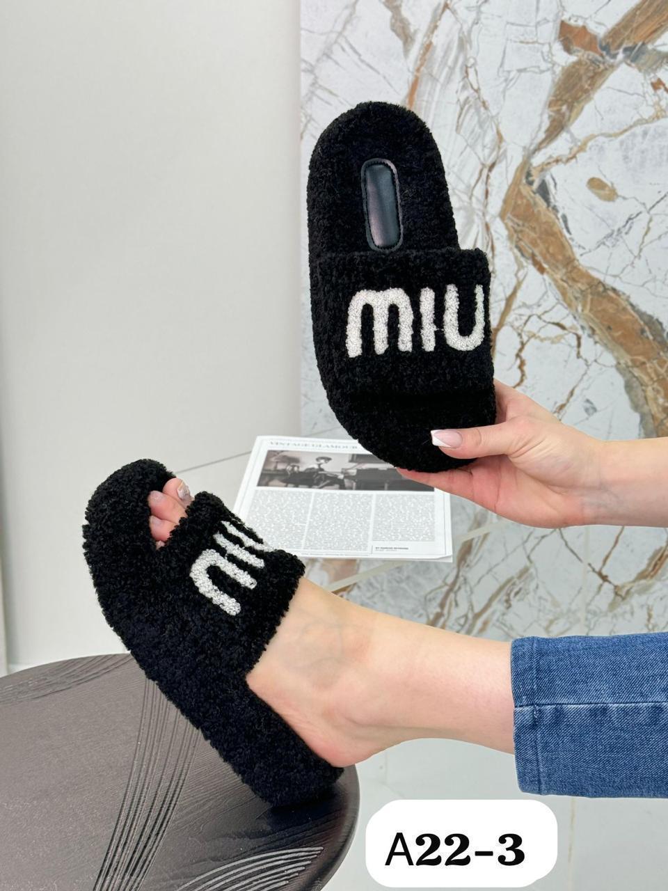 Тапочки меховые женские MIU MIU текстильные черные A22-3